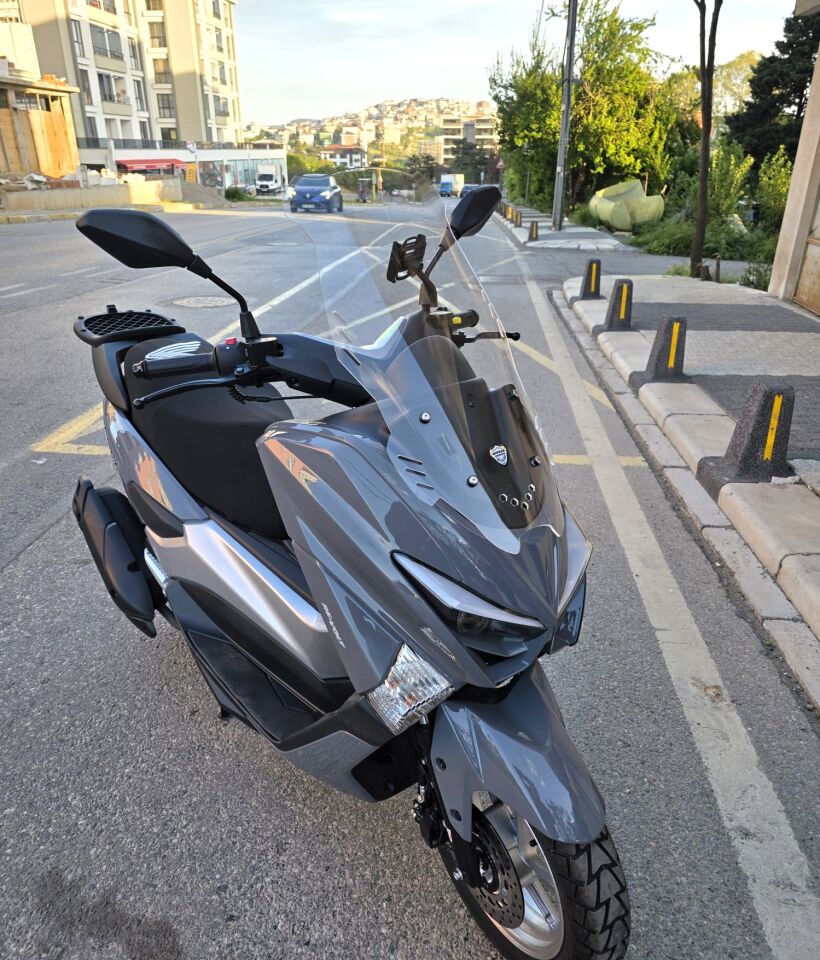 MOTOCAM Volta Revolt RSX4 Ön Cam 2022-2026 Model 65cm Şeffaf Renkli 4mm ORTA BOYLU