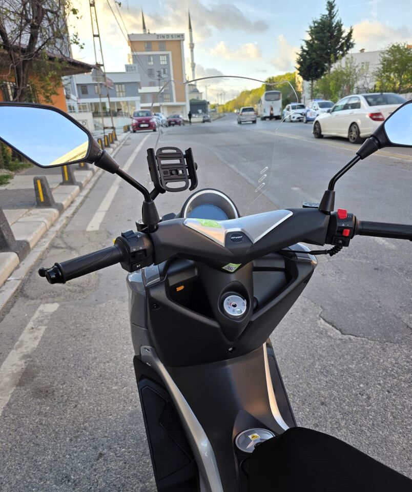 MOTOCAM Volta Revolt RSX4 Ön Cam 2022-2026 Model 65cm Şeffaf Renkli 4mm ORTA BOYLU