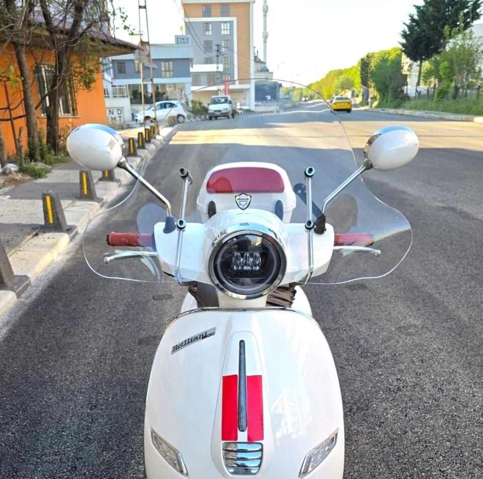 MOTOCAM Küba Brilliant Ön Cam 2021-2026 Model 45cm Şeffaf Renkli Elcikli APARATSIZ