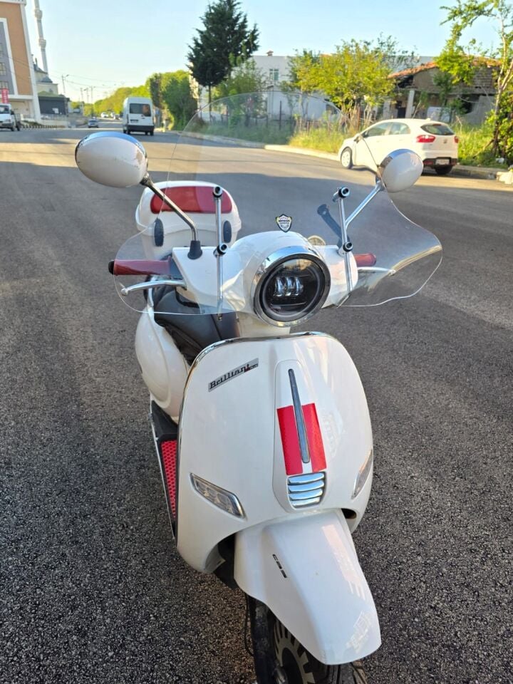 MOTOCAM Küba Brilliant Ön Cam 2021-2026 Model 45cm Şeffaf Renkli Elcikli APARATSIZ