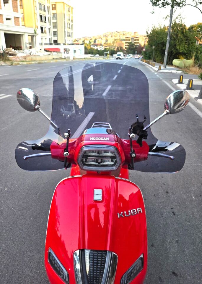 MOTOCAM Küba Grace 50 125 Ön Cam 2023-2026 Model 37cm Füme Renkli Elcikli APARATSIZ