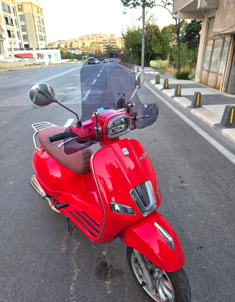 MOTOCAM Küba Grace 50 125 Ön Cam 2023-2026 Model 37cm Füme Renkli Elcikli APARATSIZ