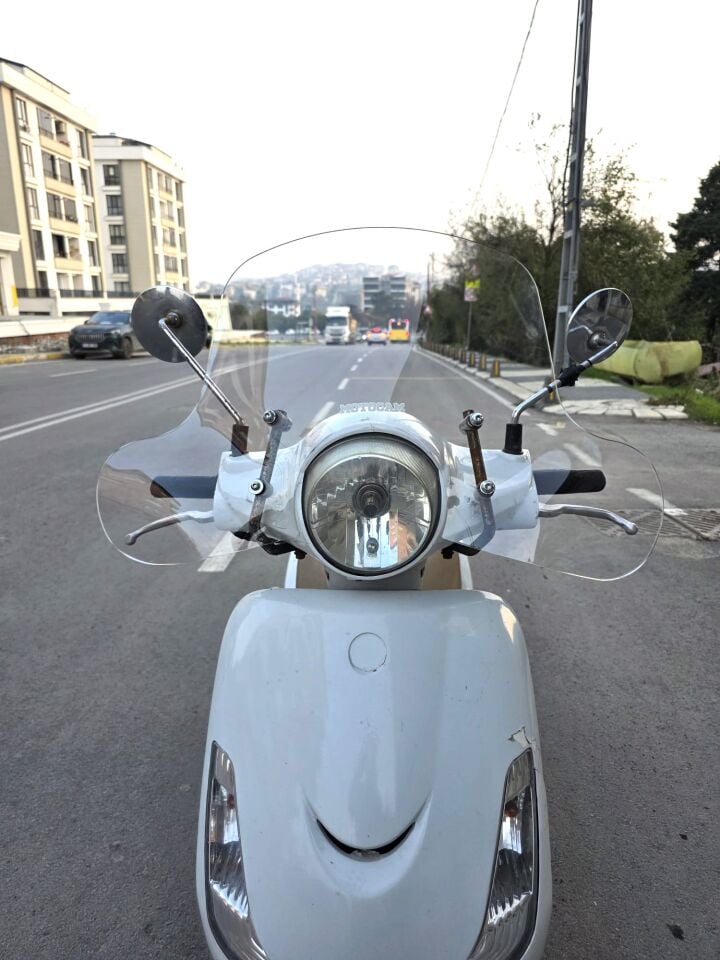 MOTOCAM SYM Fiddle III 125 Ön Cam 2016-2022 Model 53cm Şeffaf Renkli Elcikli APARATSIZ