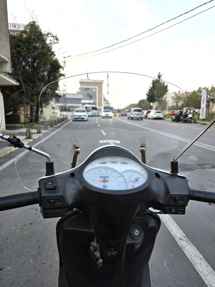 MOTOCAM SYM Fiddle III 125 Ön Cam 2016-2022 Model 53cm Şeffaf Renkli Elcikli APARATSIZ