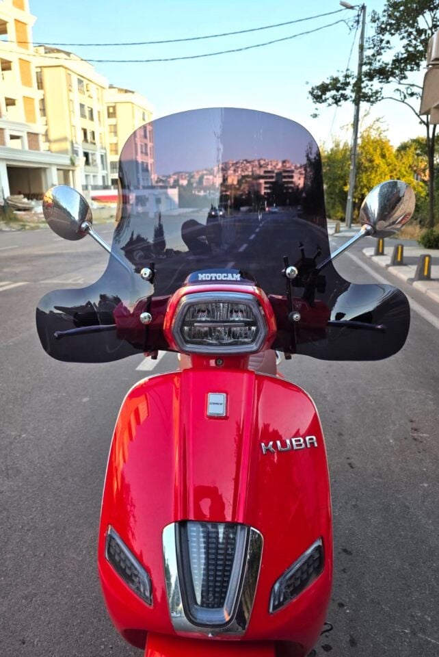 MOTOCAM Küba Grace 125 Ön Cam 2023-2026 Model 37cm Siyah Renkli Elcikli APARATSIZ