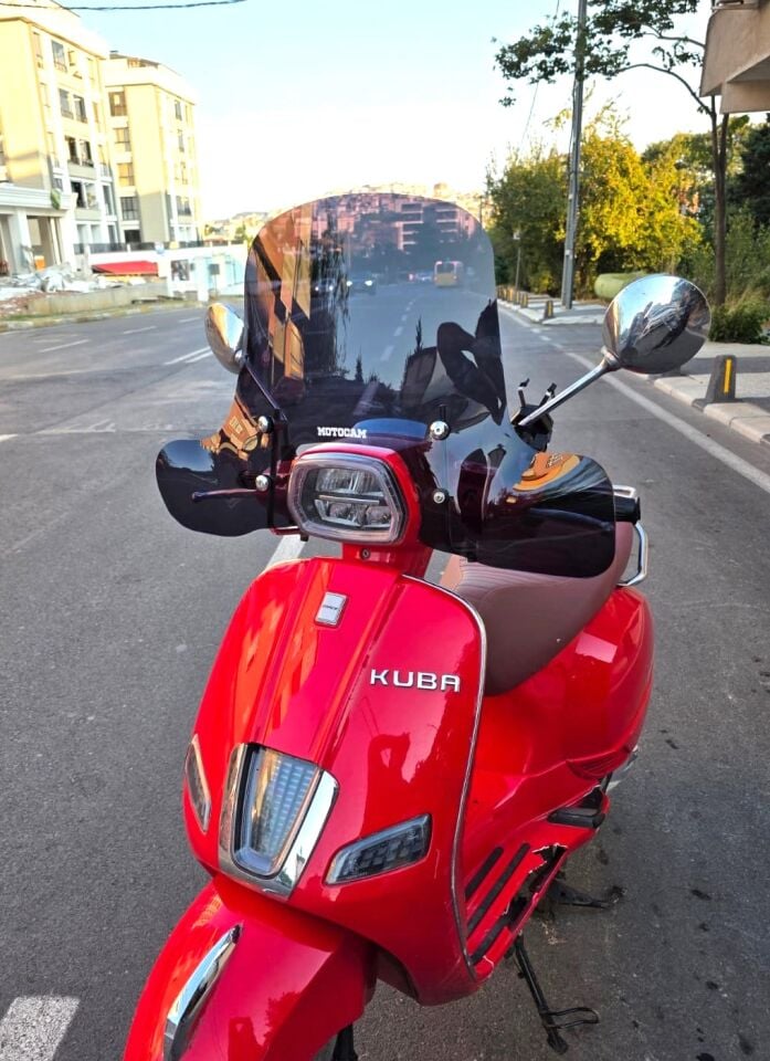 MOTOCAM Küba Grace 125 Ön Cam 2023-2026 Model 37cm Siyah Renkli Elcikli APARATSIZ