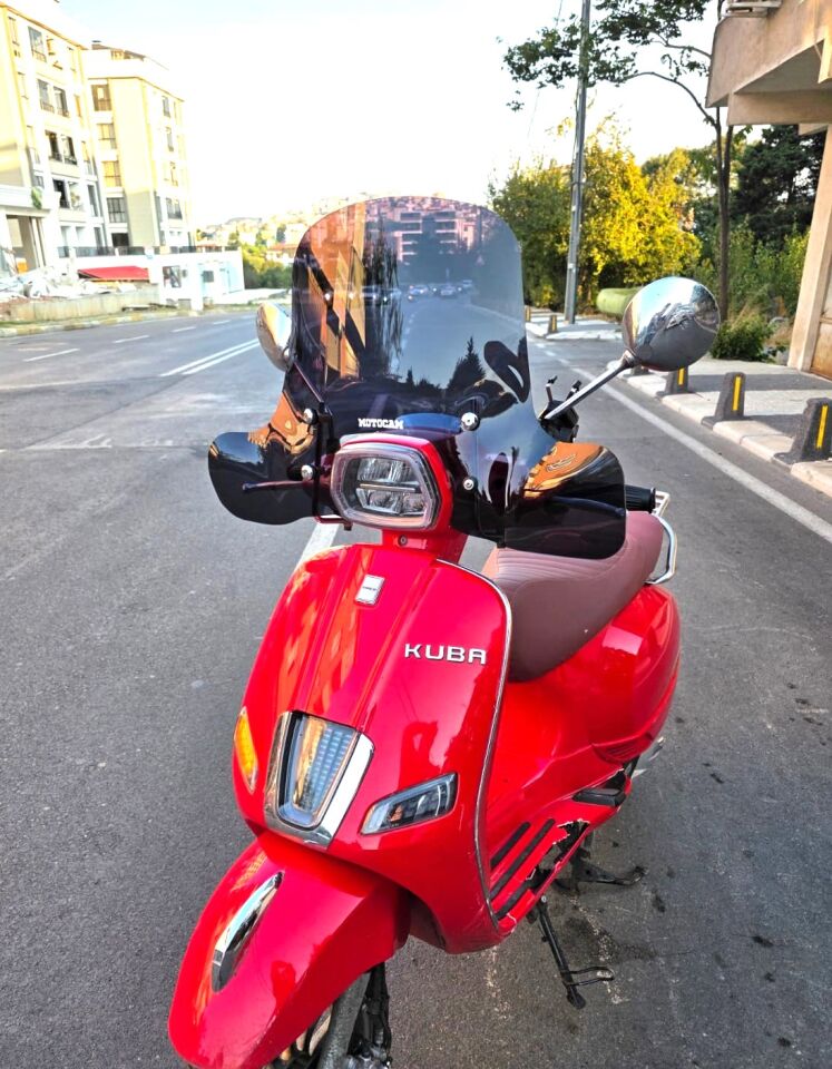 MOTOCAM Küba Grace 125 Ön Cam 2023-2026 Model 37cm Siyah Renkli Elcikli APARATSIZ