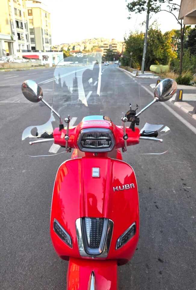 MOTOCAM Küba Grace 125 Ön Cam 2023-2026 Model 37cm Şeffaf Renkli Elcikli APARATSIZ