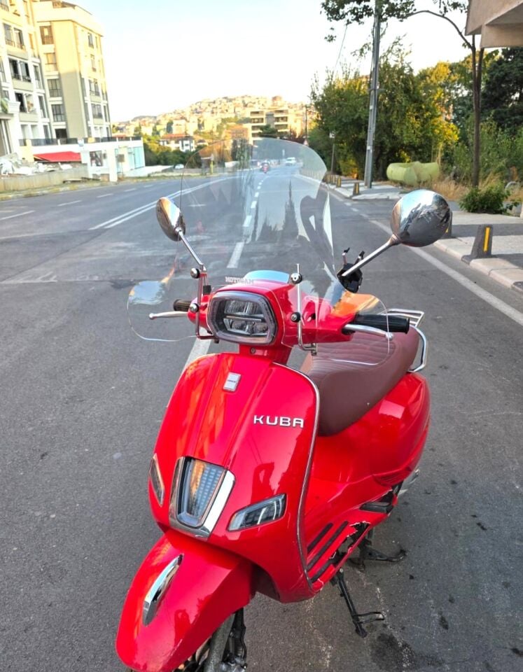 MOTOCAM Küba Grace 125 Ön Cam 2023-2026 Model 37cm Şeffaf Renkli Elcikli APARATSIZ