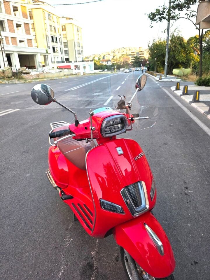 MOTOCAM Küba Grace 50 125 Ön Cam 2023-2026 Model 37cm Şeffaf Renkli Elcikli APARATSIZ