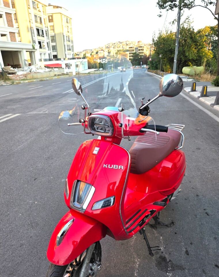 MOTOCAM Küba Grace 50 125 Ön Cam 2023-2026 Model 37cm Şeffaf Renkli Elcikli APARATSIZ