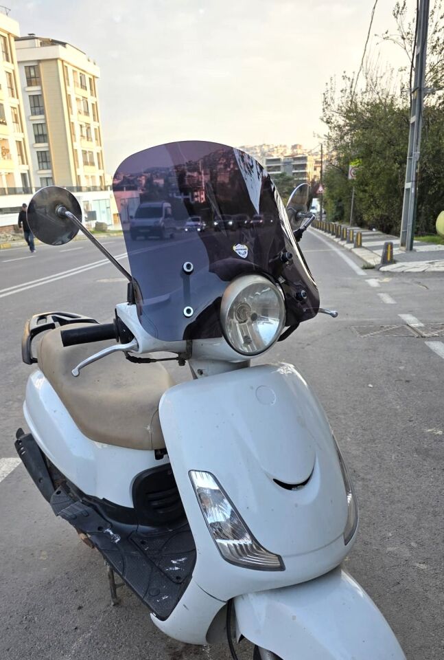 MOTOCAM SYM Fiddle IV 125 Ön Cam 2023-2024 Model 44cm Siyah Renkli APARATSIZ