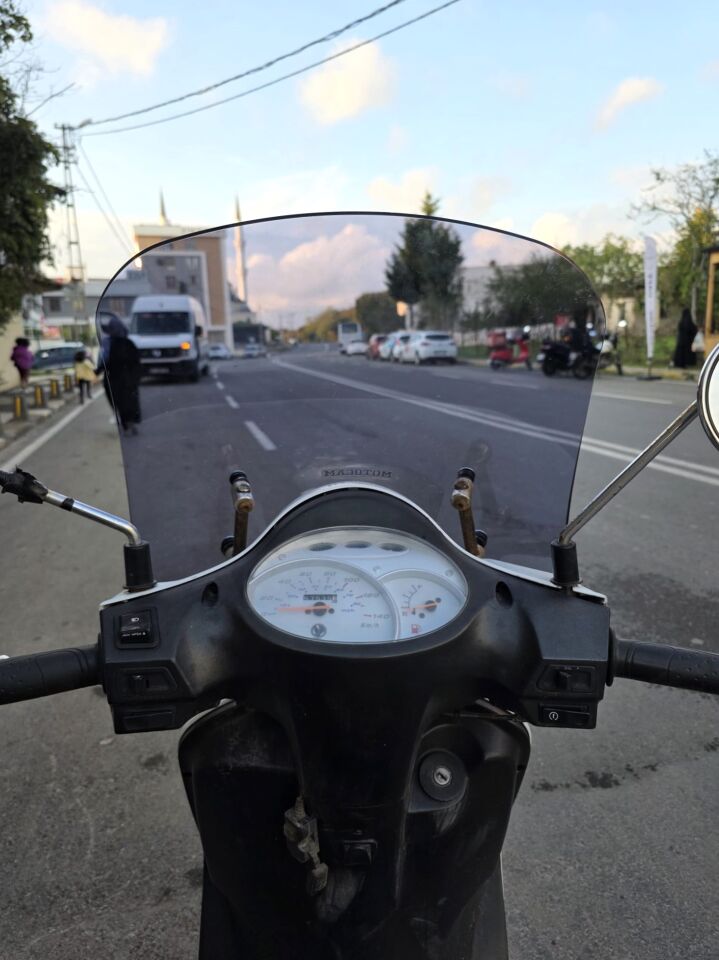 MOTOCAM SYM Fiddle IV 125 Ön Cam 2023-2024 Model 44cm Siyah Renkli APARATSIZ