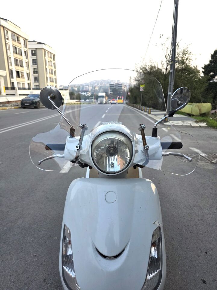 MOTOCAM SYM Fiddle IV 125 Ön Cam 2023-2024 Model 53cm Şeffaf Renkli Elcikli APARATSIZ