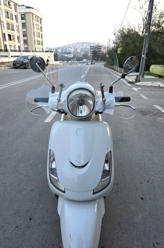 MOTOCAM SYM Fiddle IV 125 Ön Cam 2023-2024 Model 53cm Şeffaf Renkli Elcikli APARATSIZ