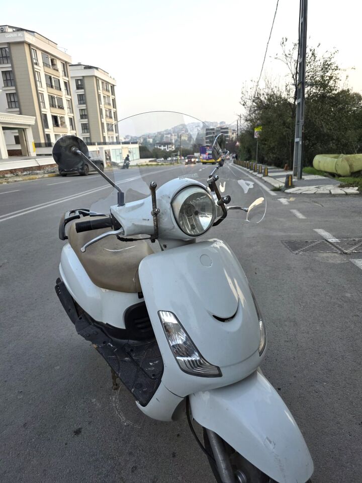 MOTOCAM SYM Fiddle IV 125 Ön Cam 2023-2024 Model 53cm Şeffaf Renkli Elcikli APARATSIZ