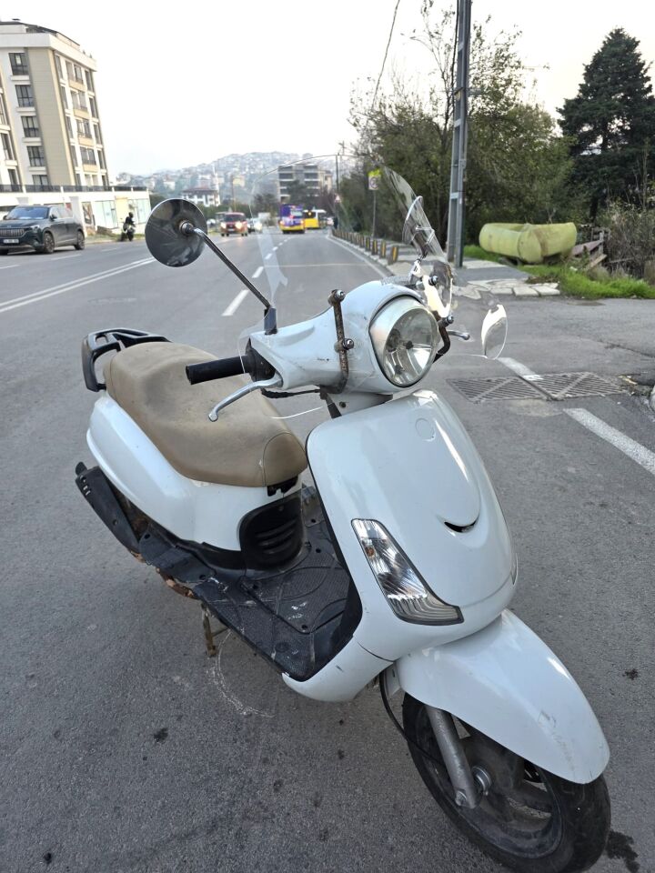MOTOCAM SYM Fiddle IV 125 Ön Cam 2023-2024 Model 53cm Şeffaf Renkli Elcikli APARATSIZ