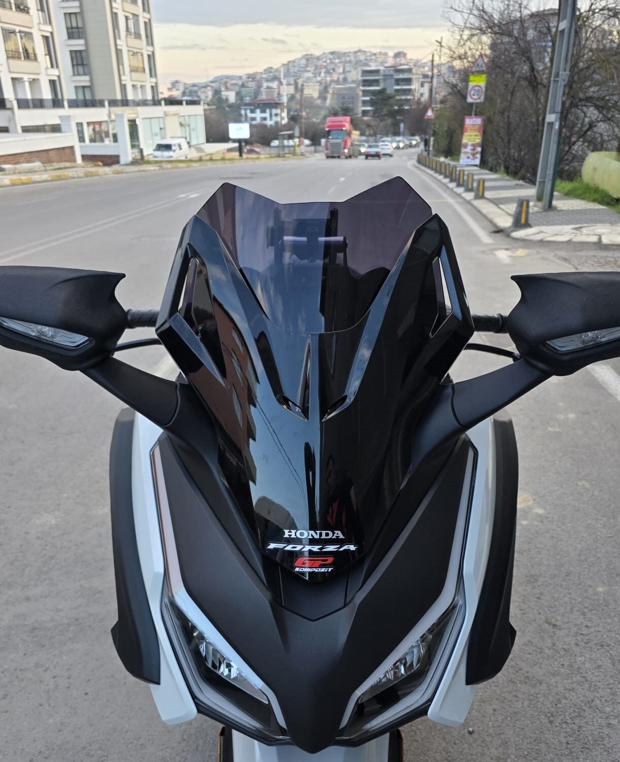 MOTOCAM Honda Forza 250 Ön Cam 2018-2020 Model 43cm Siyah Renkli 4mm