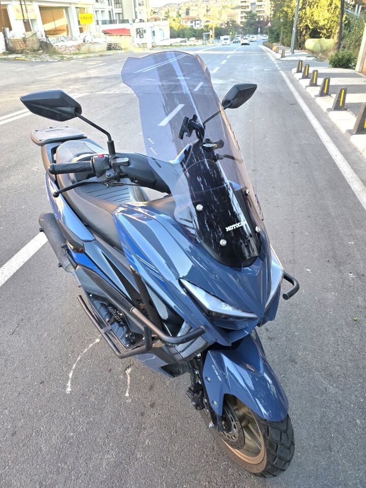 MOTOCAM Küba Newcity 125 Ön Cam 2023-2026 Model 65cm Füme Renkli 4mm ORTA BOYLU