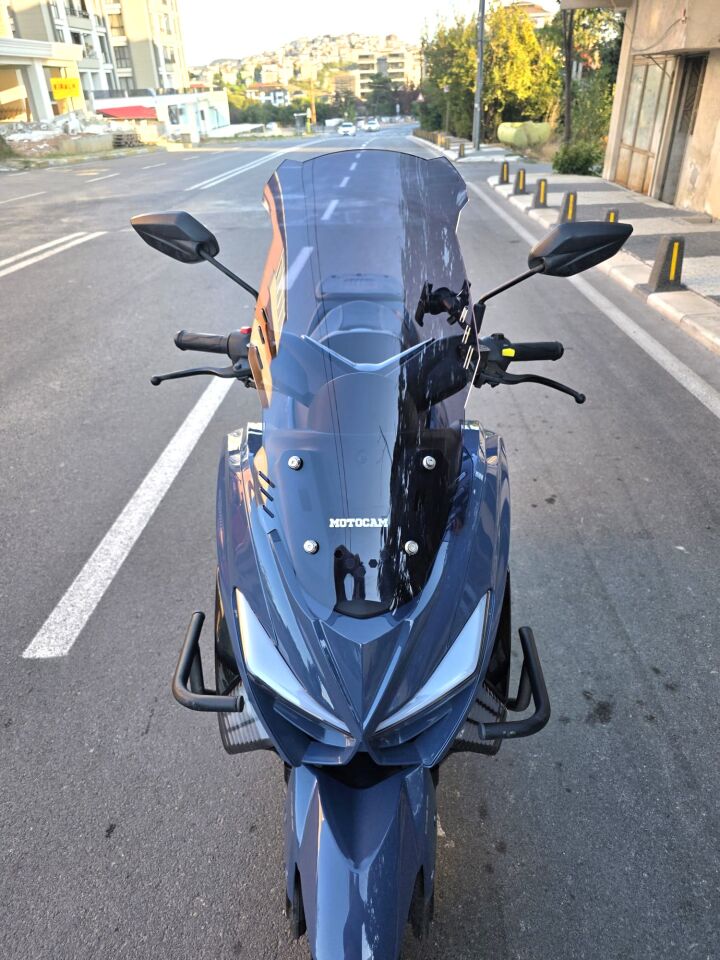 MOTOCAM Küba Newcity 125 Ön Cam 2023-2026 Model 65cm Füme Renkli 4mm ORTA BOYLU