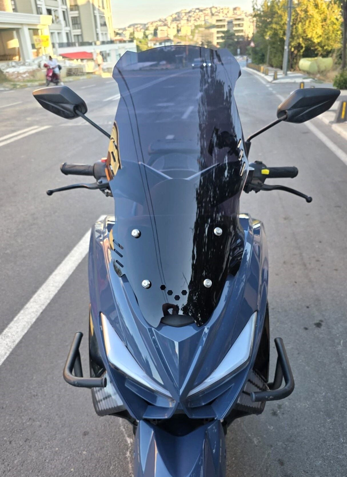 MOTOCAM Küba Newcity 125 Ön Cam 2023-2026 Model 65cm Siyah Renkli 4mm ORTA BOYLU