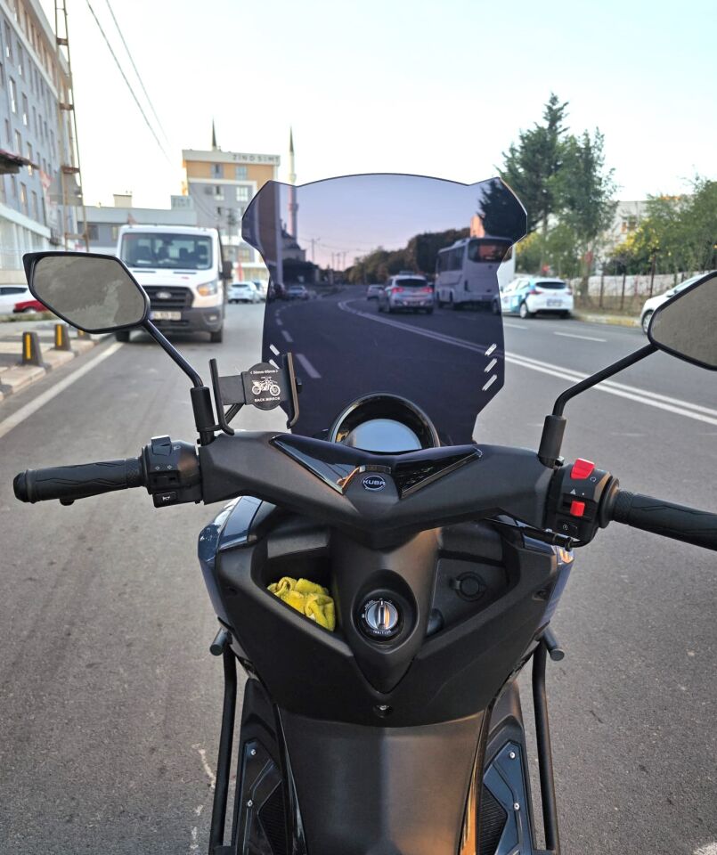 MOTOCAM Küba Newcity 125 Ön Cam 2023-2026 Model 65cm Siyah Renkli 4mm ORTA BOYLU