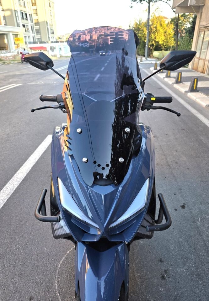 MOTOCAM Küba Newcity 125 Ön Cam 2023-2026 Model 65cm Siyah Renkli 4mm ORTA BOYLU