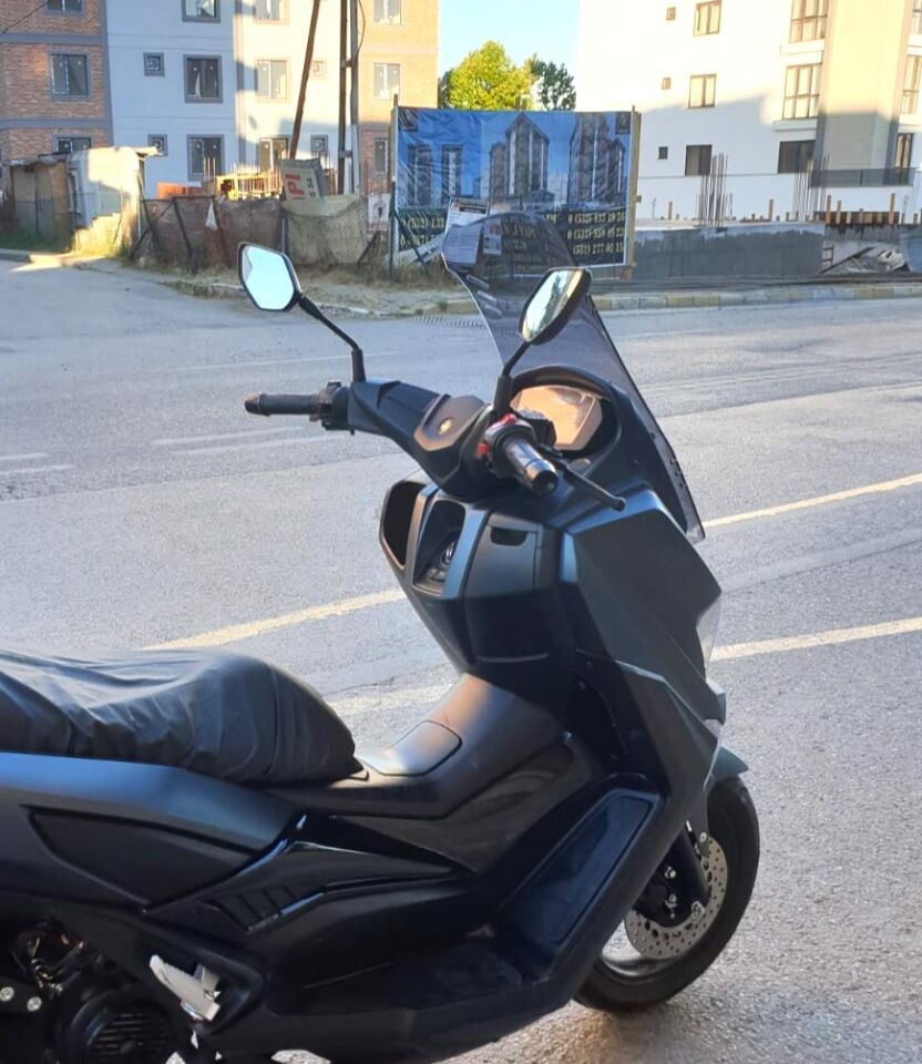 MOTOCAM Volta Revolt RSX5 Ön Cam 2022-2026 Model 75cm Füme Renkli 4mm