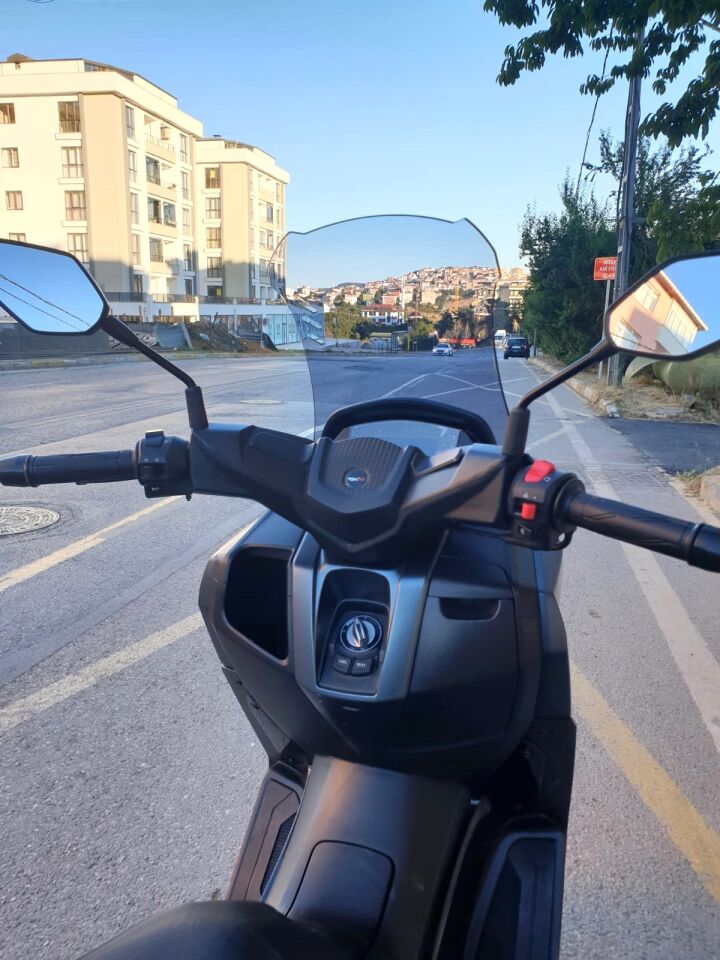 MOTOCAM Volta Revolt RSX5 Ön Cam 2022-2026 Model 75cm Füme Renkli 4mm