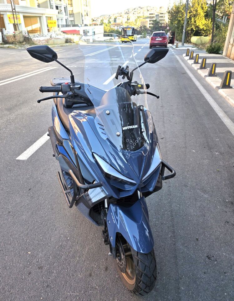 MOTOCAM Küba Newcity 125 Ön Cam 2023-2026 Model 65cm Şeffaf Renkli 4mm ORTA BOYLU