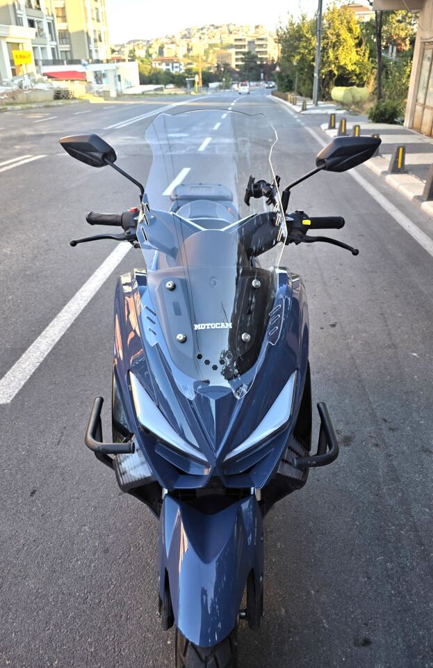 MOTOCAM Küba Newcity 125 Ön Cam 2023-2026 Model 65cm Şeffaf Renkli 4mm ORTA BOYLU