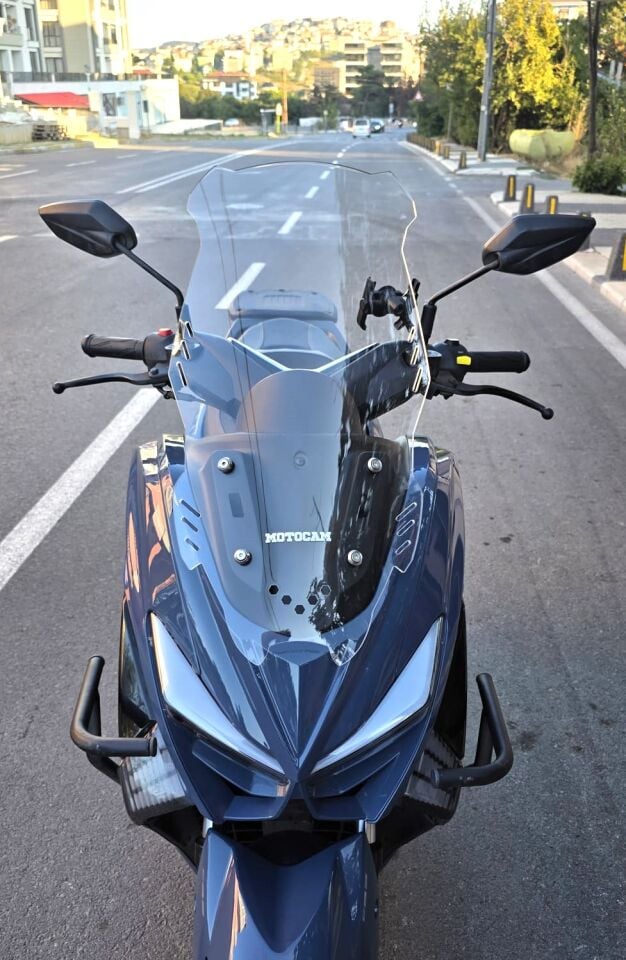 MOTOCAM Küba Newcity 125 Ön Cam 2023-2026 Model 65cm Şeffaf Renkli 4mm ORTA BOYLU