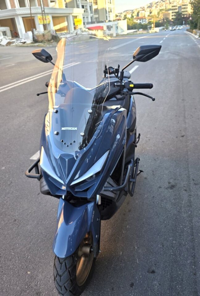 MOTOCAM Küba Newcity 125 Ön Cam 2023-2026 Model 65cm Şeffaf Renkli 4mm ORTA BOYLU
