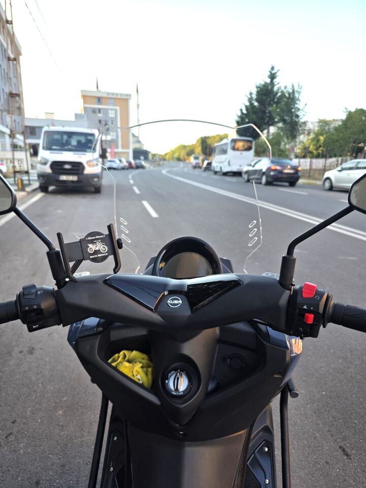 MOTOCAM Küba Newcity 125 Ön Cam 2023-2026 Model 65cm Şeffaf Renkli 4mm ORTA BOYLU