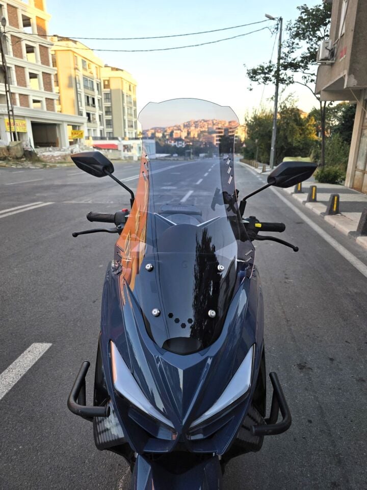 MOTOCAM Küba Newcity 125 Ön Cam 2023-2026 Model 75cm Füme Renkli 4mm UZUN