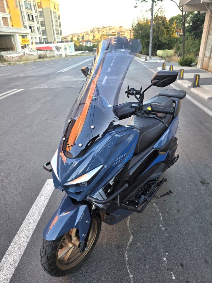 MOTOCAM Küba Newcity 125 Ön Cam 2023-2026 Model 75cm Füme Renkli 4mm UZUN