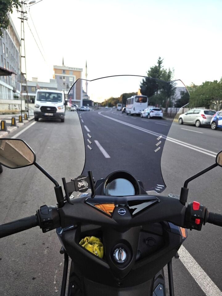 MOTOCAM Küba Newcity 125 Ön Cam 2023-2026 Model 75cm Füme Renkli 4mm UZUN