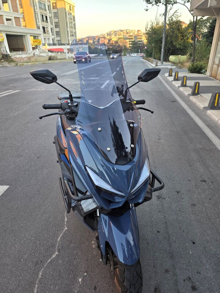 MOTOCAM Küba Newcity 125 Ön Cam 2023-2026 Model 75cm Füme Renkli 4mm UZUN