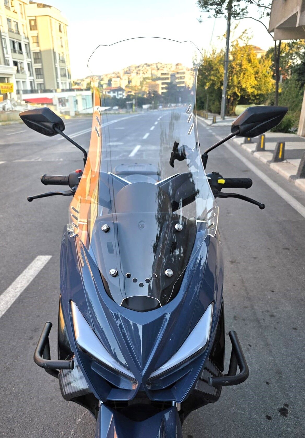 MOTOCAM Küba Newcity 125 Ön Cam 2023-2026 Model 75cm Şeffaf Renkli 4mm UZUN