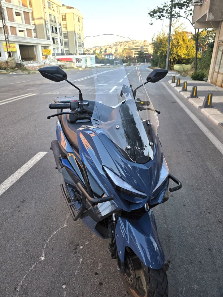 MOTOCAM Küba Newcity 125 Ön Cam 2023-2026 Model 75cm Şeffaf Renkli 4mm UZUN