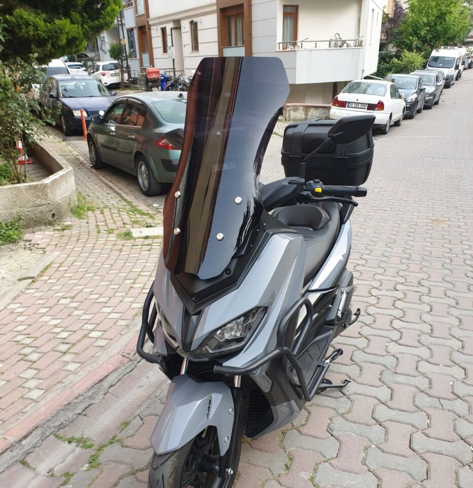 MOTOCAM Küba Novax 200 Ön Cam 2023-2026 Model 57cm Siyah Renkli 4mm