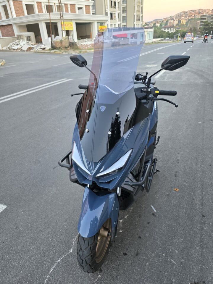 MOTOCAM Küba Newcity 125 Ön Cam 2023-2026 Model 78cm Füme Renkli 4mm UZUN