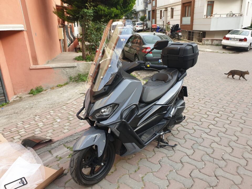 MOTOCAM Küba Novax 200 Ön Cam 2023-2026 Model 57cm Şeffaf Renkli 4mm
