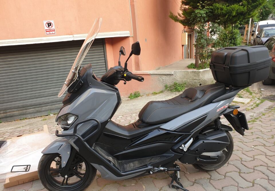 MOTOCAM Küba Novax 200 Ön Cam 2023-2026 Model 57cm Şeffaf Renkli 4mm