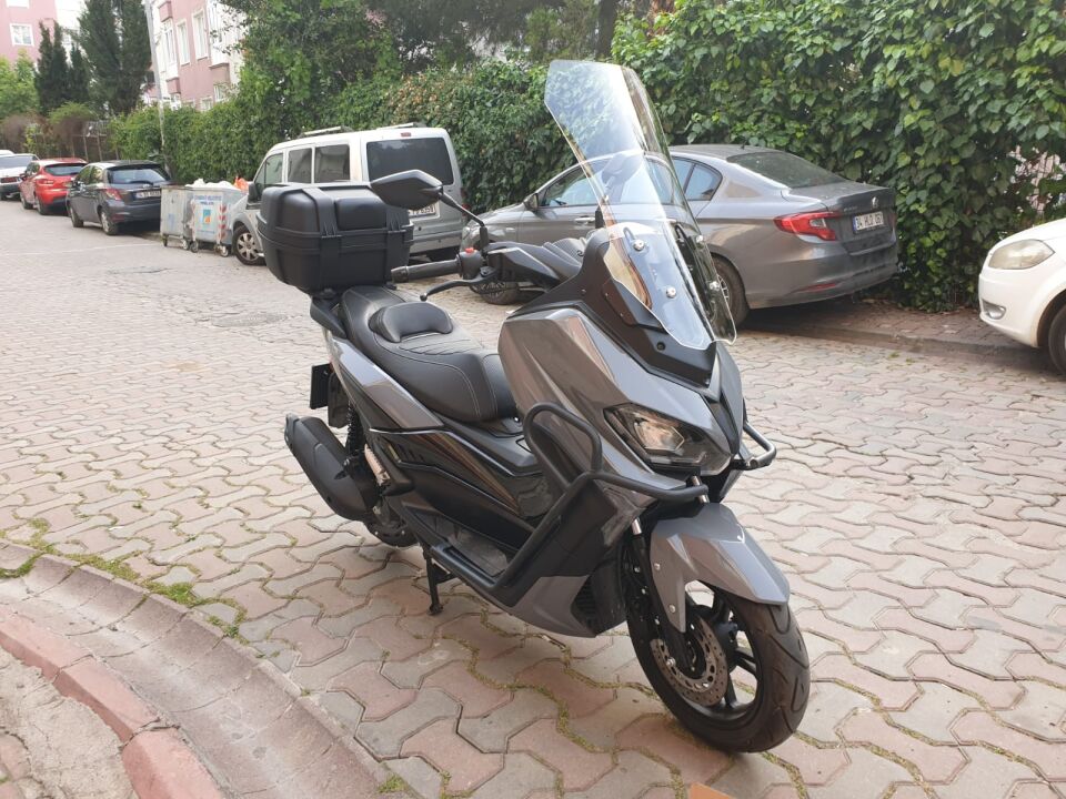 MOTOCAM Küba Novax 200 Ön Cam 2023-2026 Model 57cm Şeffaf Renkli 4mm