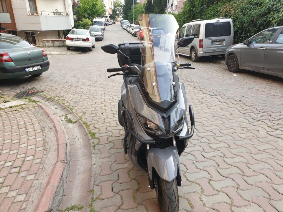 MOTOCAM Küba Novax 200 Ön Cam 2023-2026 Model 57cm Şeffaf Renkli 4mm