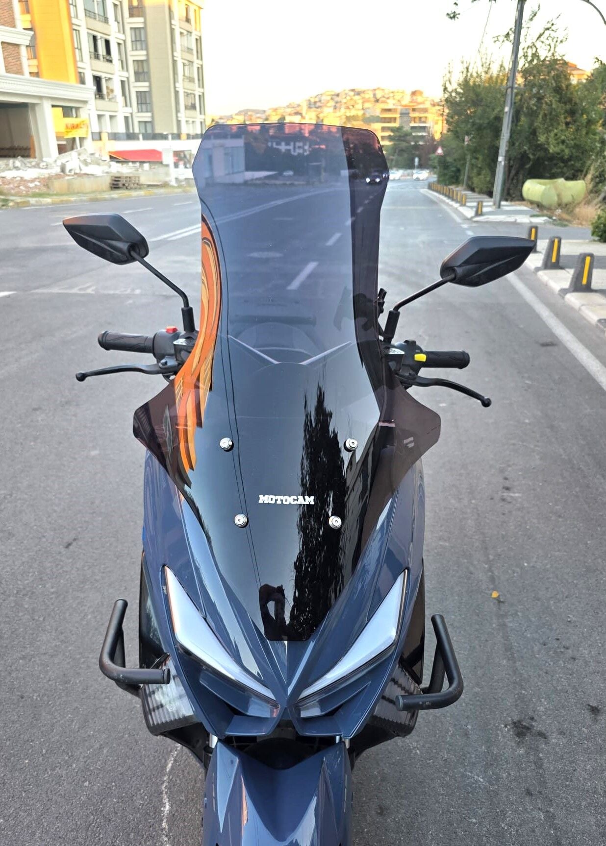 MOTOCAM Küba Newcity 125 Ön Cam 2023-2026 Model 78cm Siyah Renkli 4mm UZUN