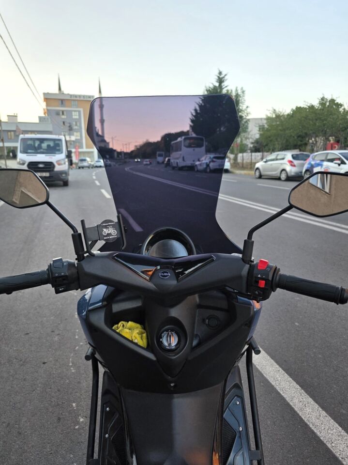 MOTOCAM Küba Newcity 125 Ön Cam 2023-2026 Model 78cm Siyah Renkli 4mm UZUN
