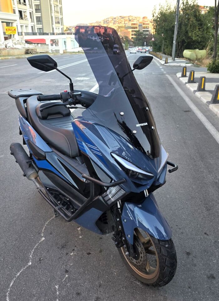 MOTOCAM Küba Newcity 125 Ön Cam 2023-2026 Model 78cm Siyah Renkli 4mm UZUN