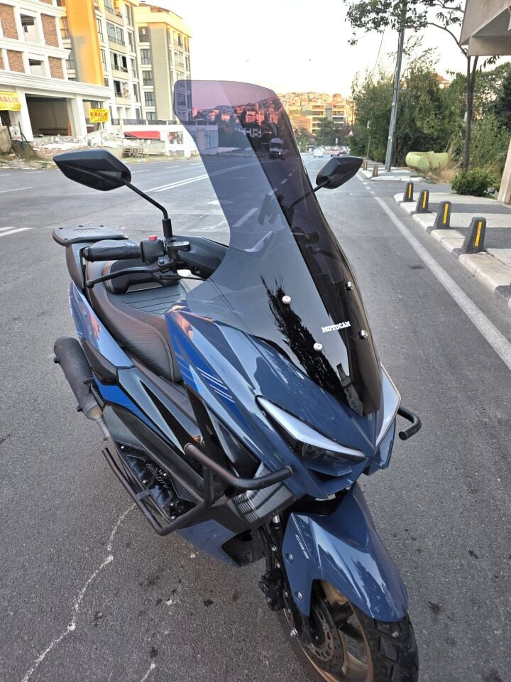 MOTOCAM Küba Newcity 125 Ön Cam 2023-2026 Model 78cm Siyah Renkli 4mm UZUN